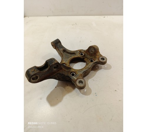 Кулак поворотный передний правый