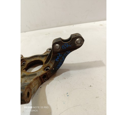 Кулак поворотный передний правый