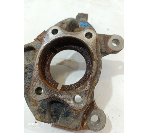 Кулак поворотный передний правый