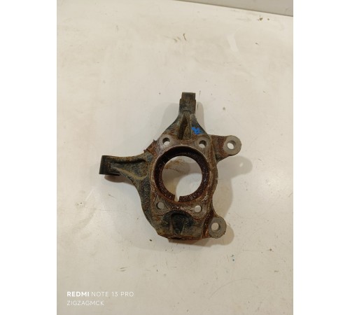 Кулак поворотный передний правый