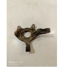 Кулак поворотный передний правый