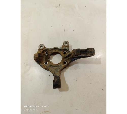 Кулак поворотный передний правый