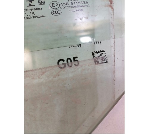 Стекло переднее левое