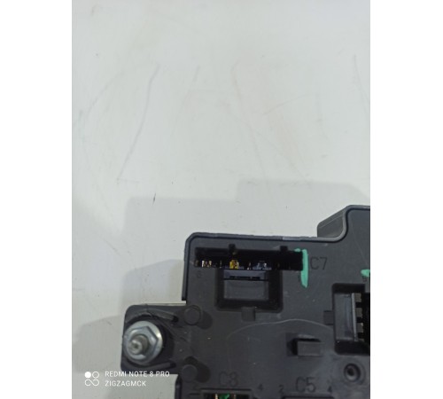 Монтажный блок,подкапотный