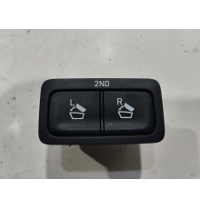 Кнопка складывания сидений