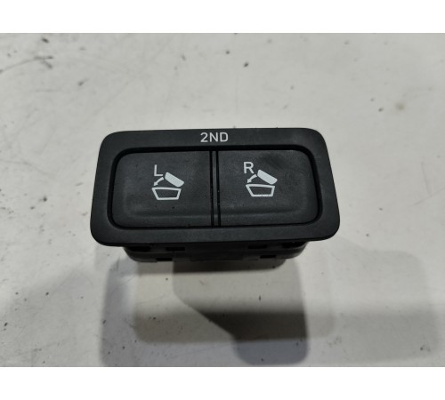 Кнопка складывания сидений