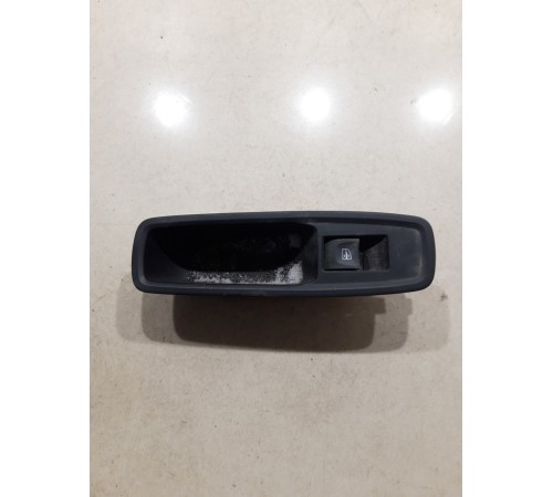 Кнопка стеклоподъемника (задняя левая)
