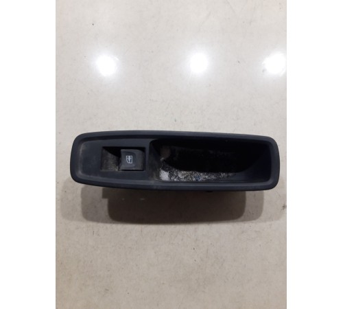 Кнопка стеклоподъемника (задняя левая)