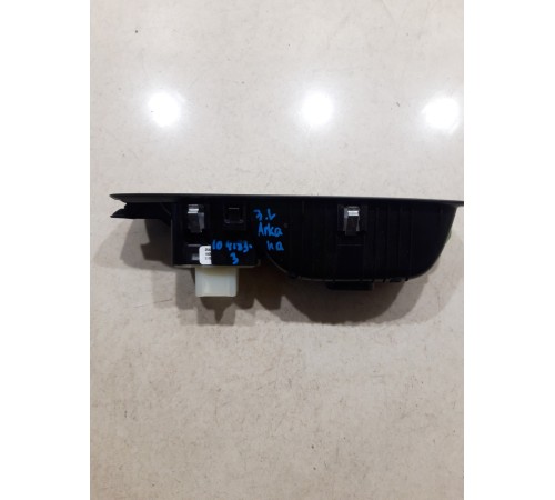 Кнопка стеклоподъемника (задняя левая)