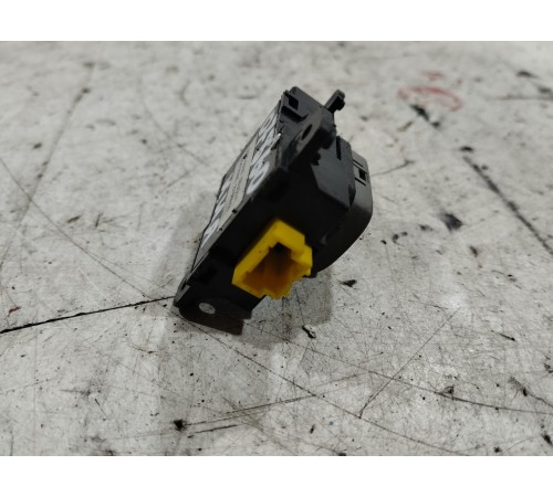 Кнопка открывания левой сдвижной двери