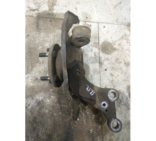 Кулак поворотный передний  правый