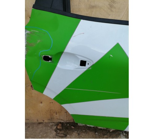 Дверь задняя правая