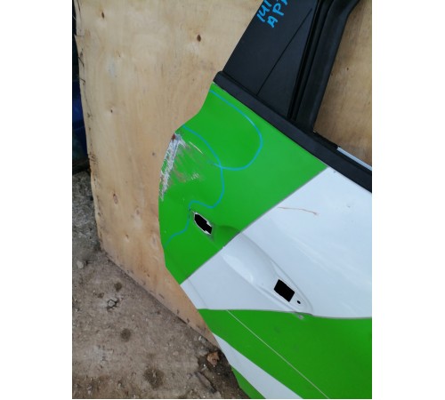 Дверь задняя правая