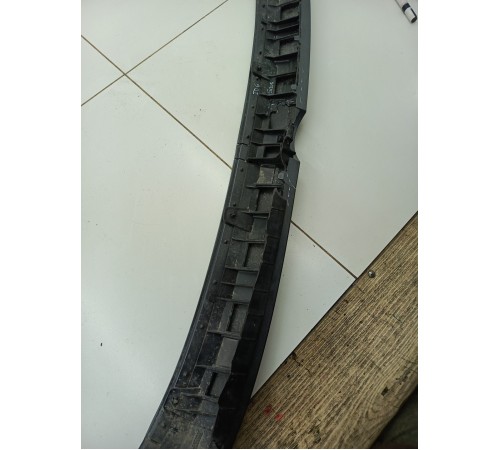 Накладка переднего бампера верхняя