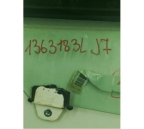 Стекло заднее