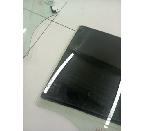 Стекло заднее