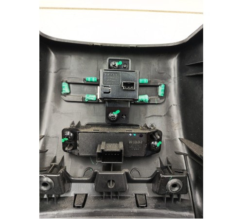 Накладка центральной консоли задняя в сборе