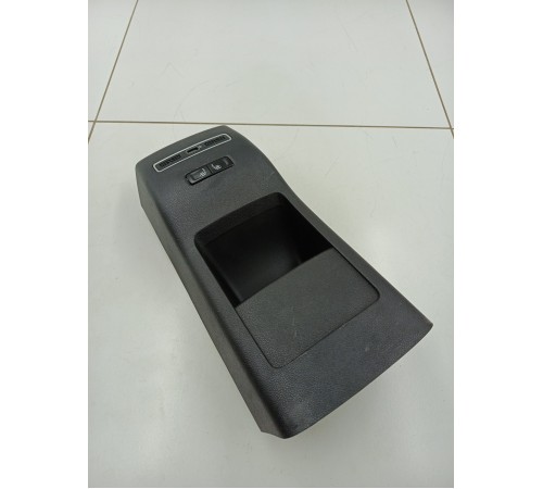 Накладка центральной консоли задняя в сборе