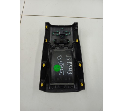 Накладка центральной консоли задняя в сборе