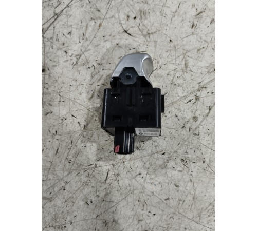 Кнопка стеклоподъемника передняя правая 