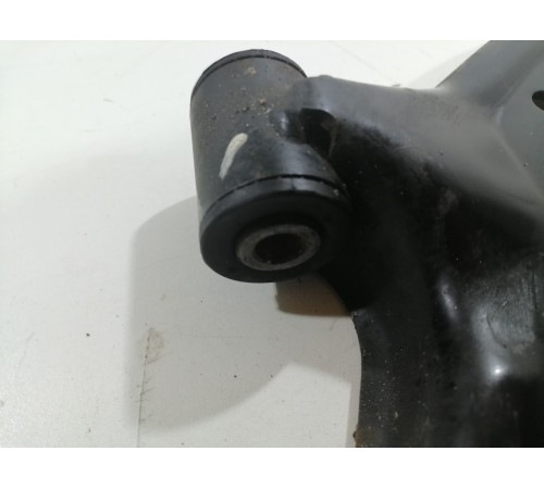 Рычаг подвески передний правый нижний