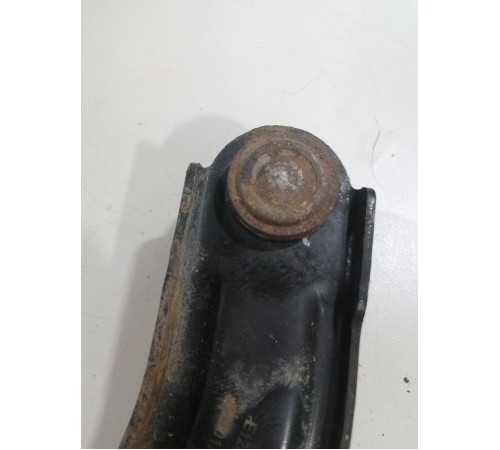 Рычаг подвески передний правый нижний