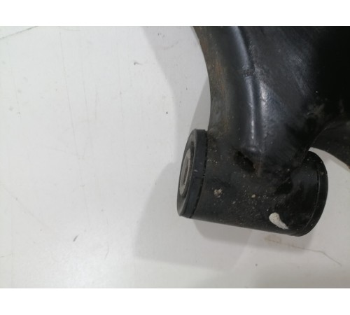 Рычаг подвески передний правый нижний