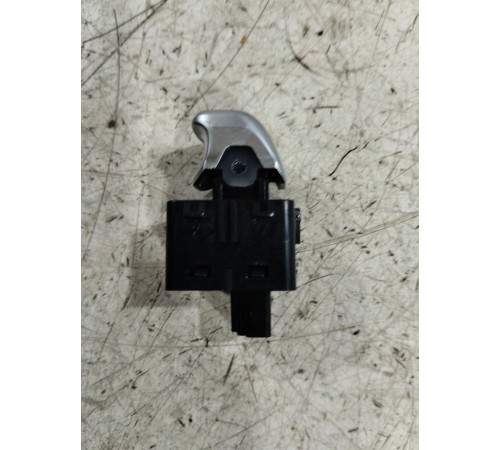 Кнопка стеклоподъемника передняя правая 