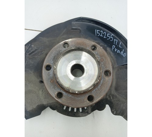 Кулак поворотный передний левый