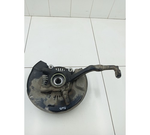 Кулак поворотный передний левый