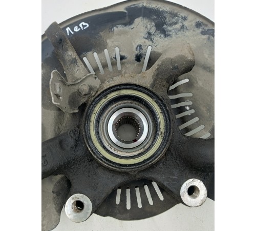 Кулак поворотный передний левый