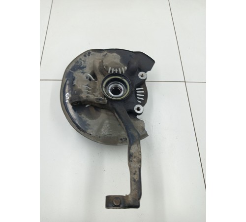 Кулак поворотный передний левый