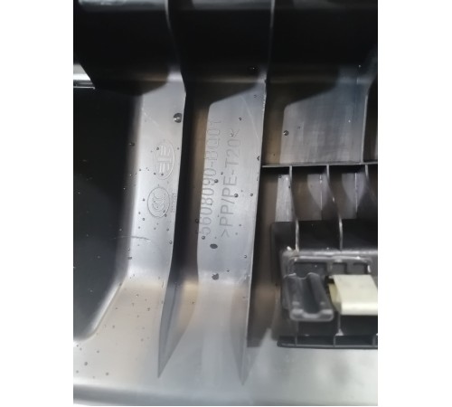 Накладка замка багажника задняя