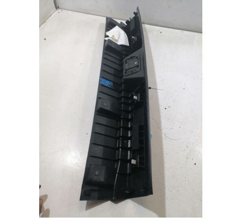 Накладка замка багажника задняя