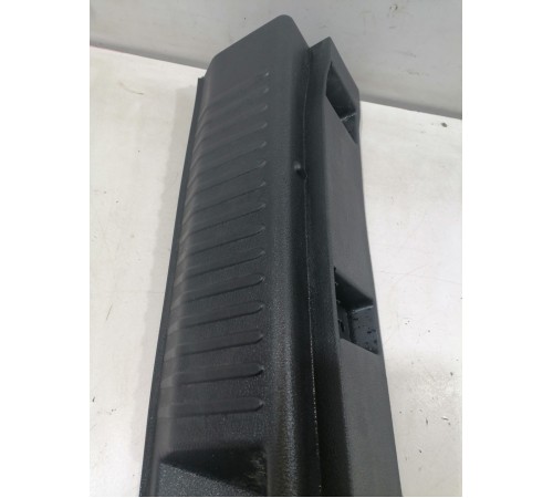 Накладка замка багажника задняя