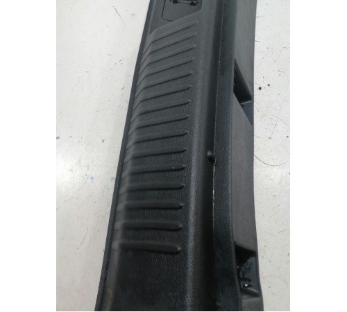 Накладка замка багажника задняя