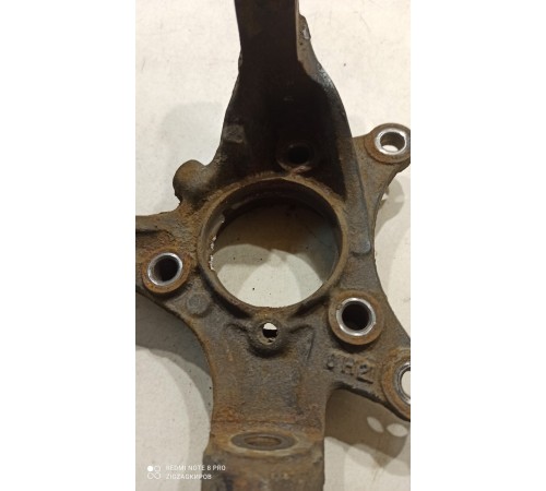 Поворотный кулак(передний левый)