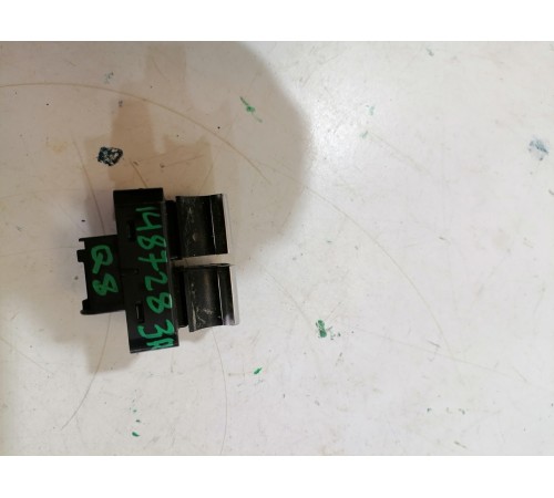 Кнопка стеклоподъемника задняя правая