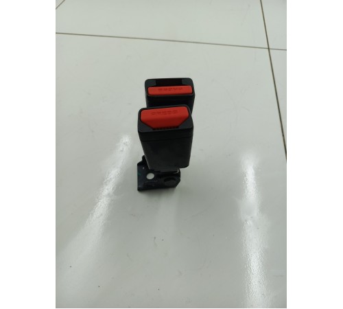 Ответная часть ремня безопасности задняя