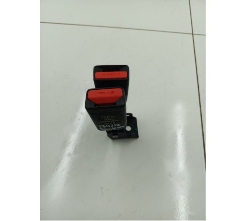 Ответная часть ремня безопасности задняя