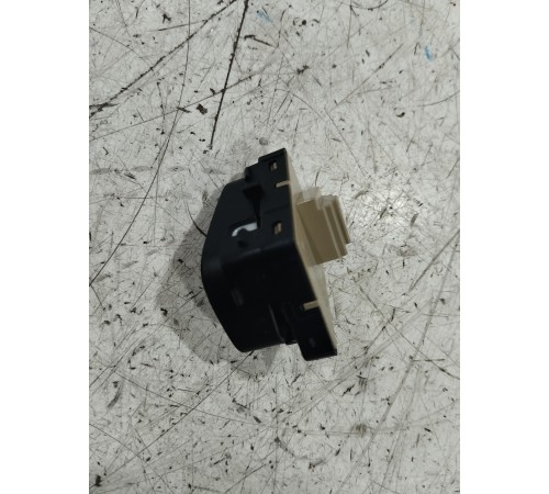 Кнопка центрального замка передняя левая