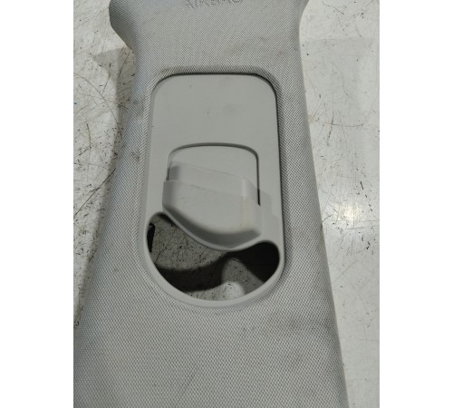 Обшивка центральной стойки правая верхняя