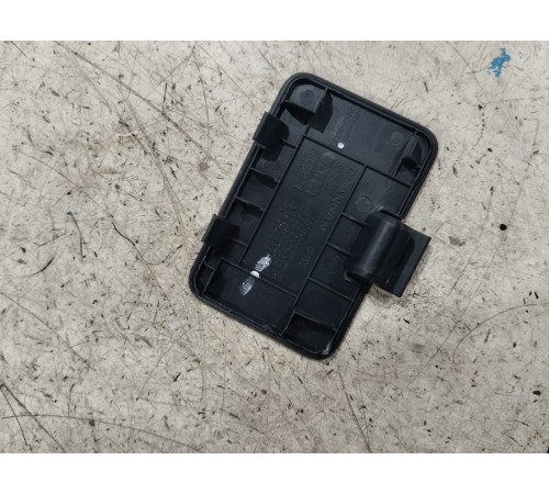 Заглушка кнопки открывания крышки багажника