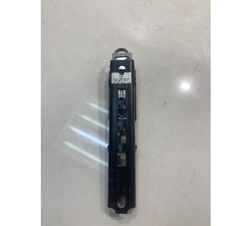 Регулятор высоты ремня безопасности (передний, левый)