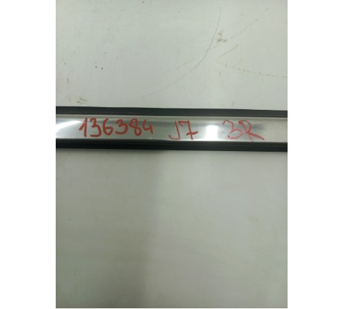 Молдинг стекла задний правый