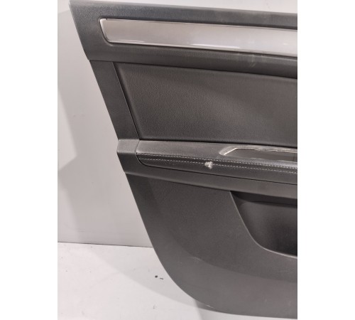 Обшивка двери(передняя левая)