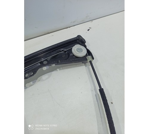 Стеклоподъемник (передний правый)