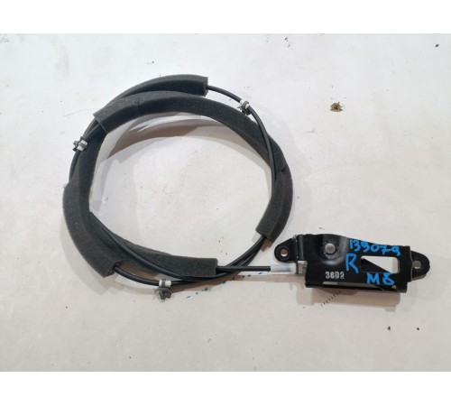 Фиксатор правой сдвижной двери нижний