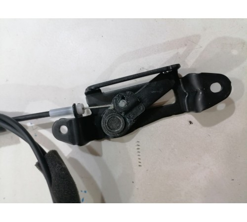 Фиксатор правой сдвижной двери нижний