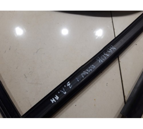 Уплотнитель стекла (задний левый внутренний)